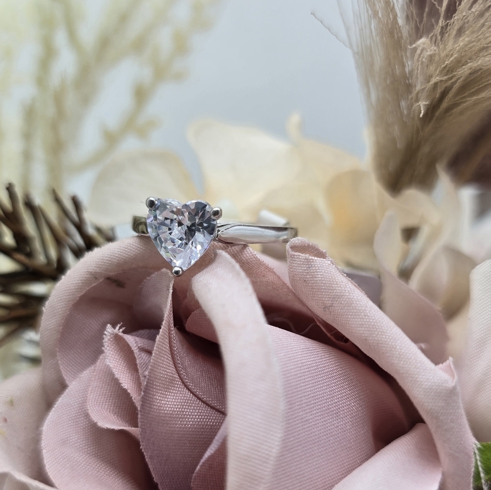 🥰 BRILLIANT HEART RING - Picture 6 of 8